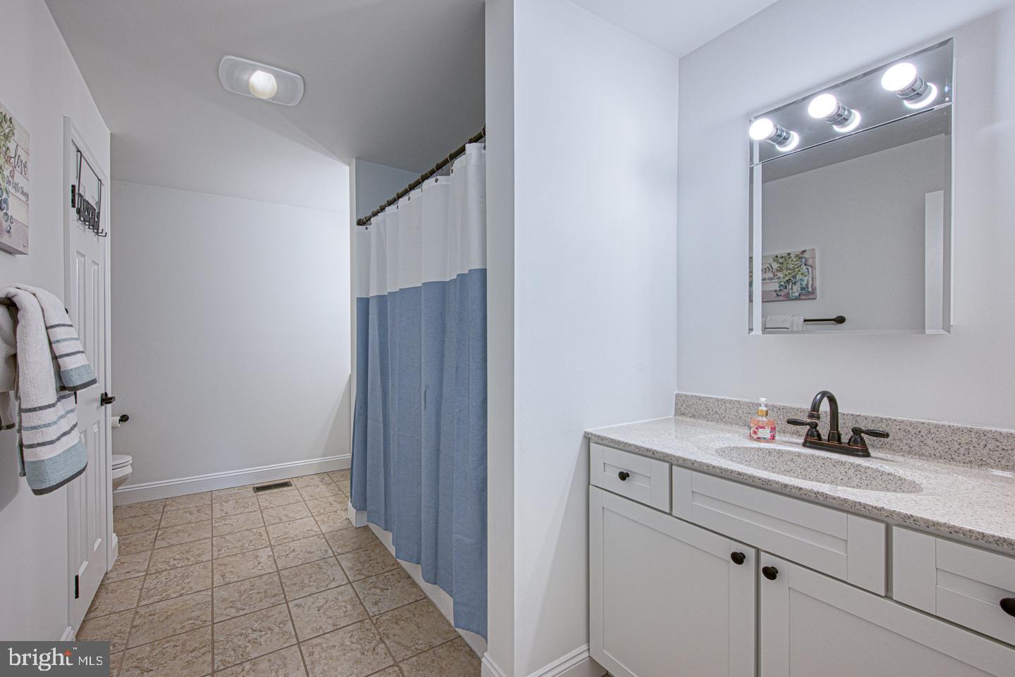 COLONIAL WOODS - Residential