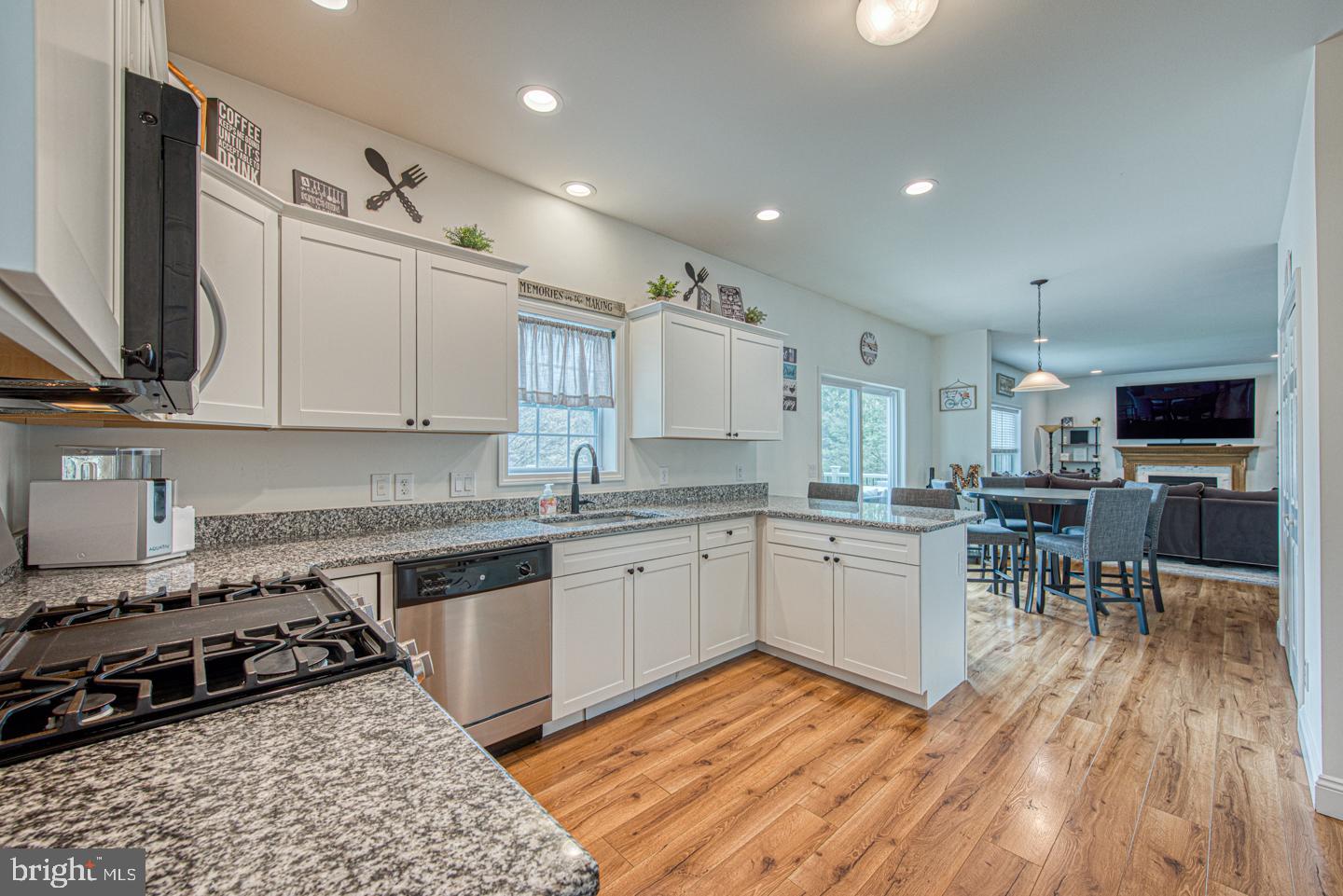 COLONIAL WOODS - Residential