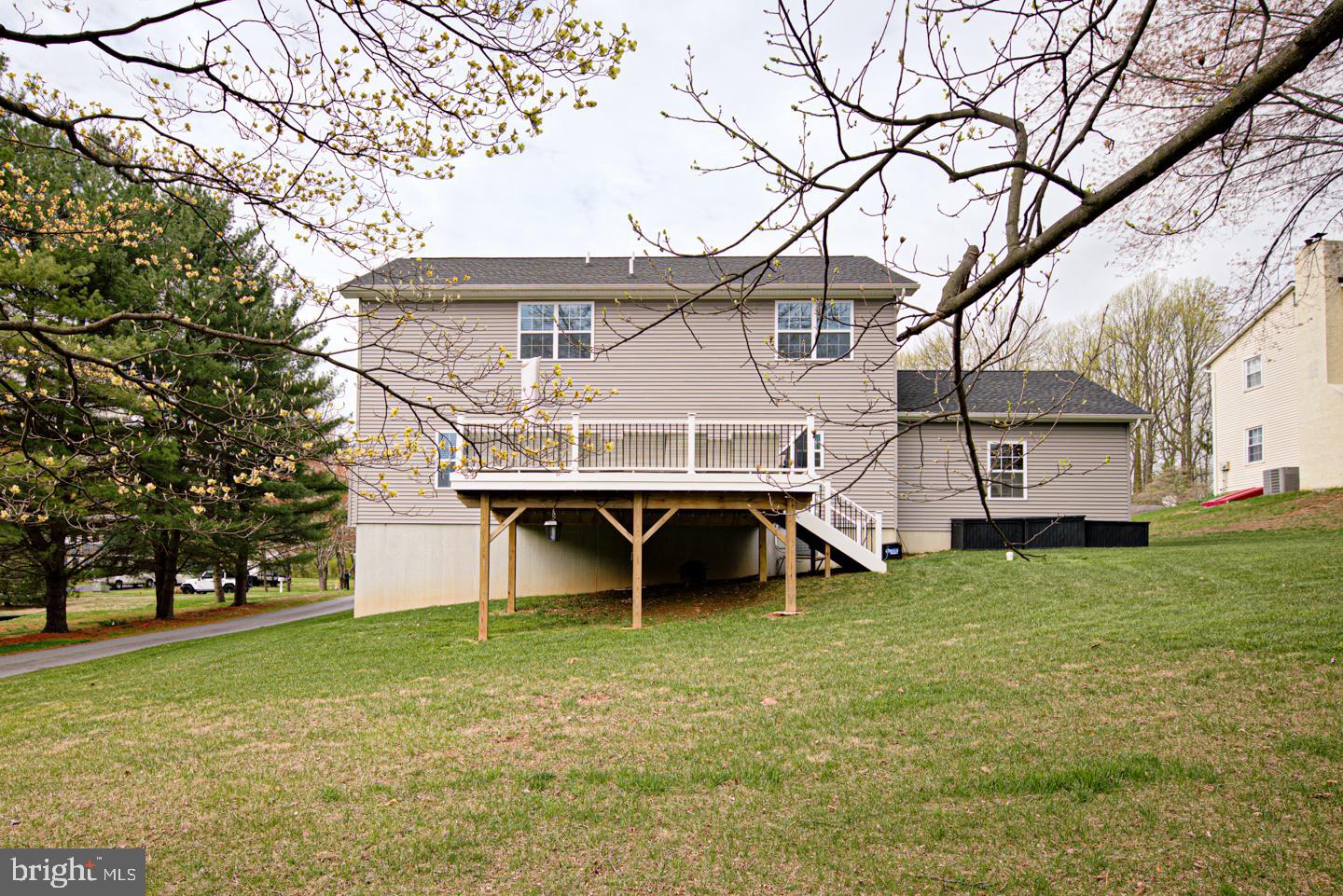 COLONIAL WOODS - Residential