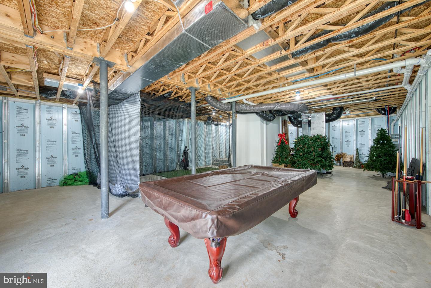 COLONIAL WOODS - Residential