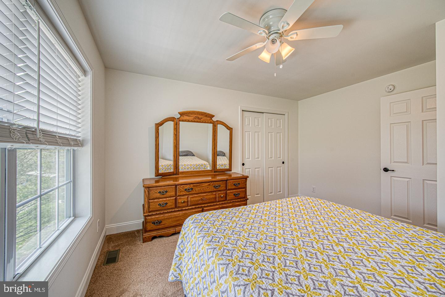 COLONIAL WOODS - Residential