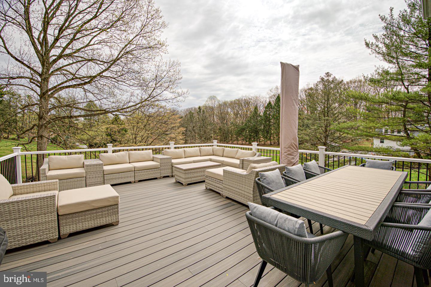 COLONIAL WOODS - Residential