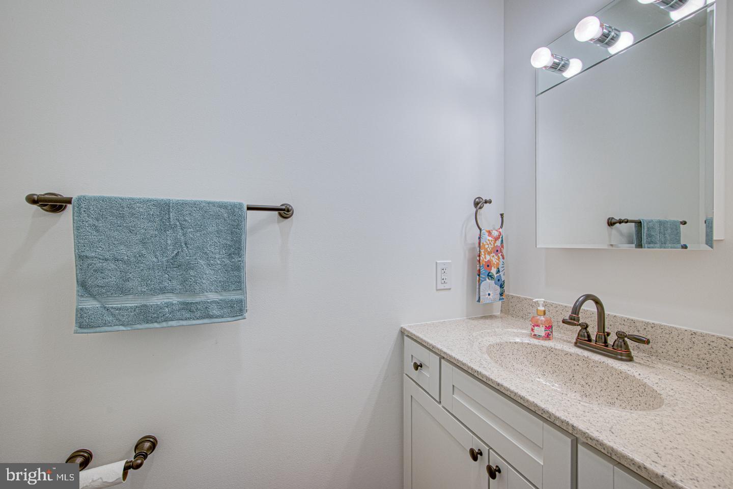 COLONIAL WOODS - Residential