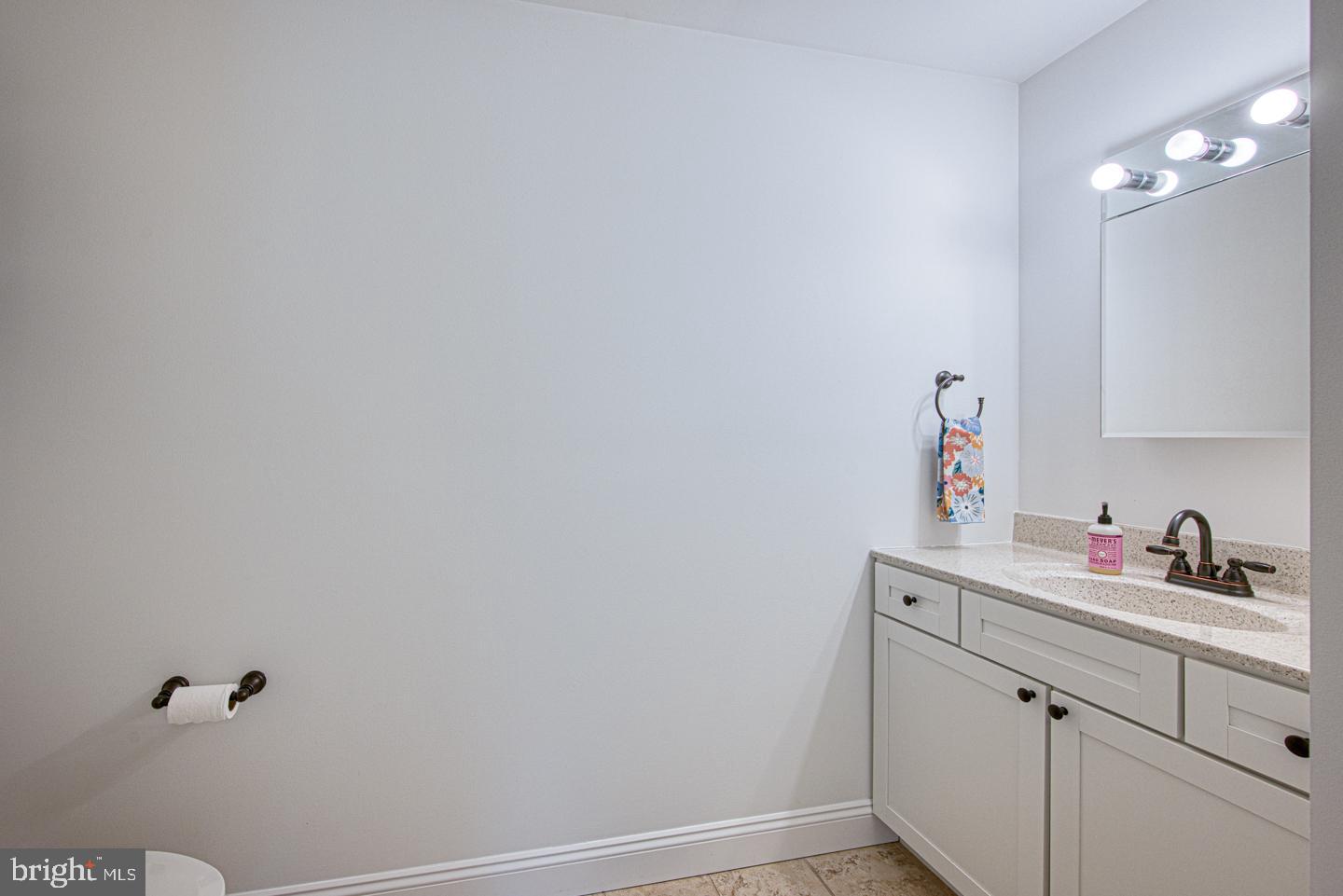 COLONIAL WOODS - Residential