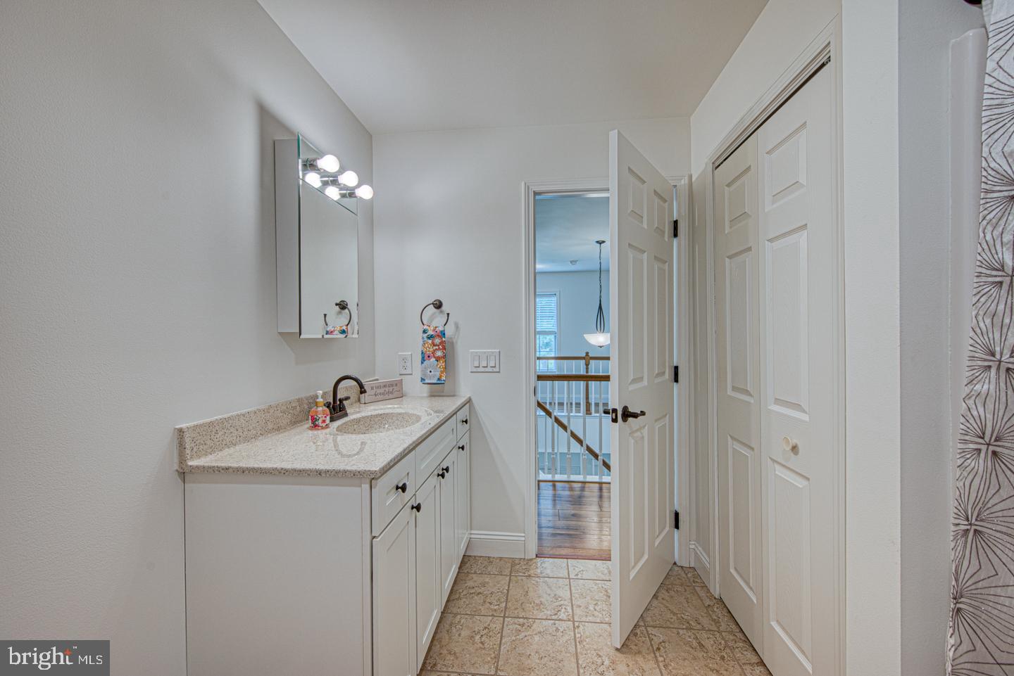 COLONIAL WOODS - Residential