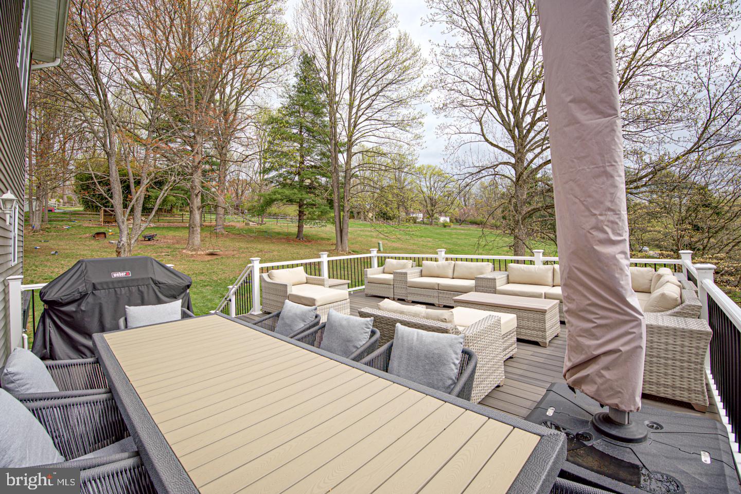 COLONIAL WOODS - Residential