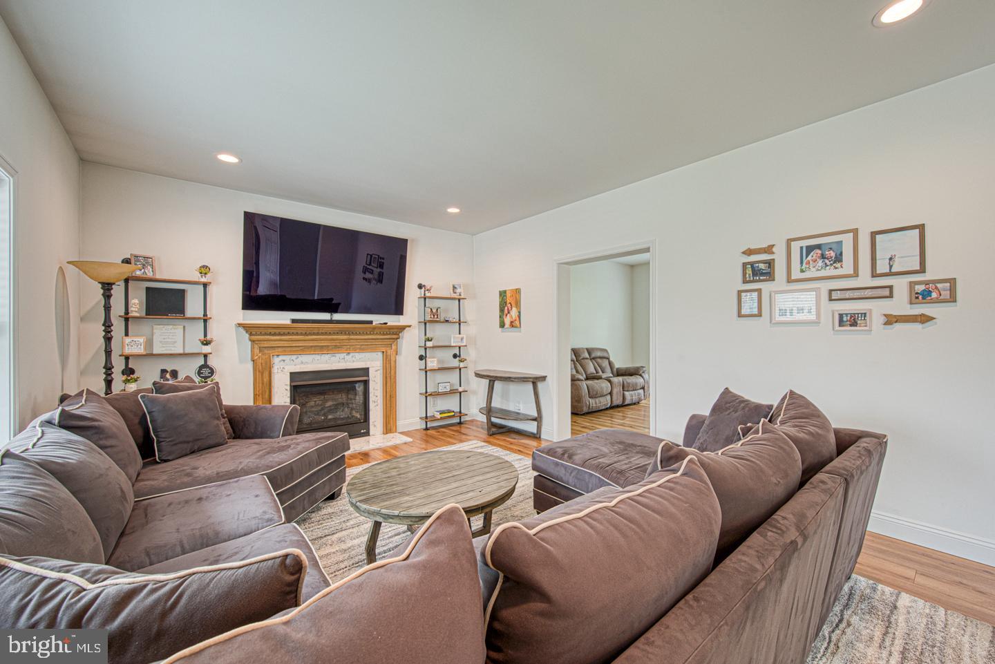 COLONIAL WOODS - Residential