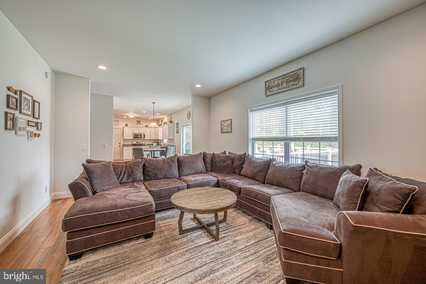 COLONIAL WOODS - Residential