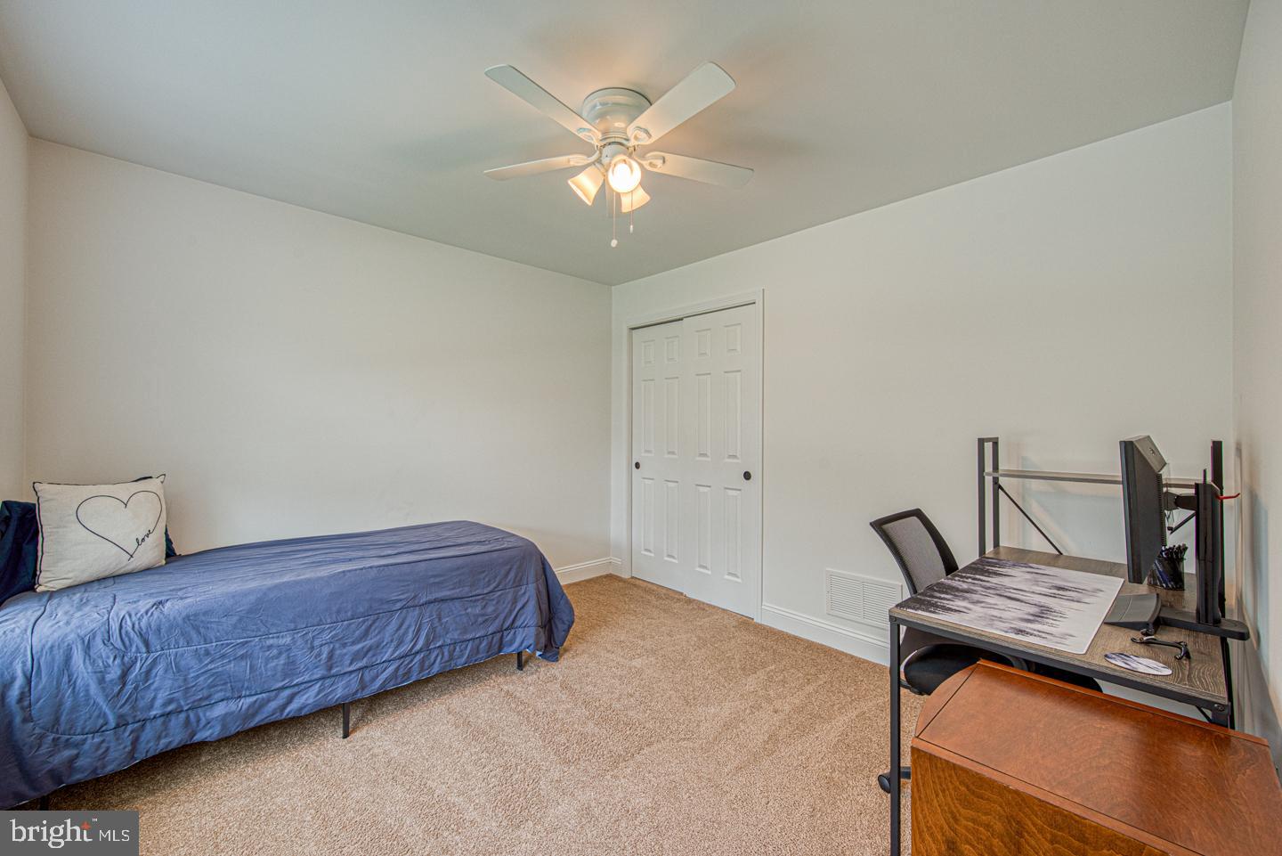 COLONIAL WOODS - Residential