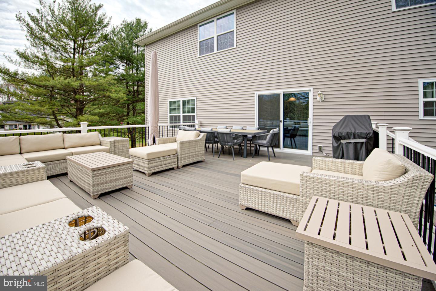 COLONIAL WOODS - Residential