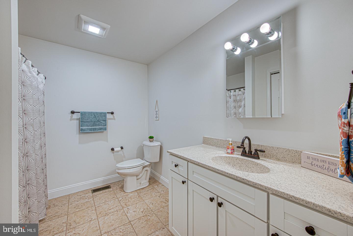 COLONIAL WOODS - Residential