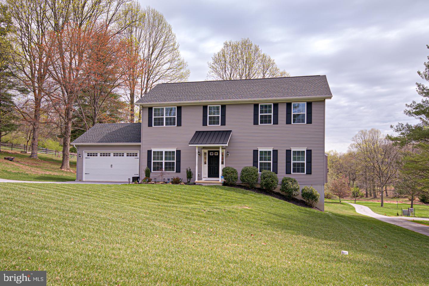 COLONIAL WOODS - Residential