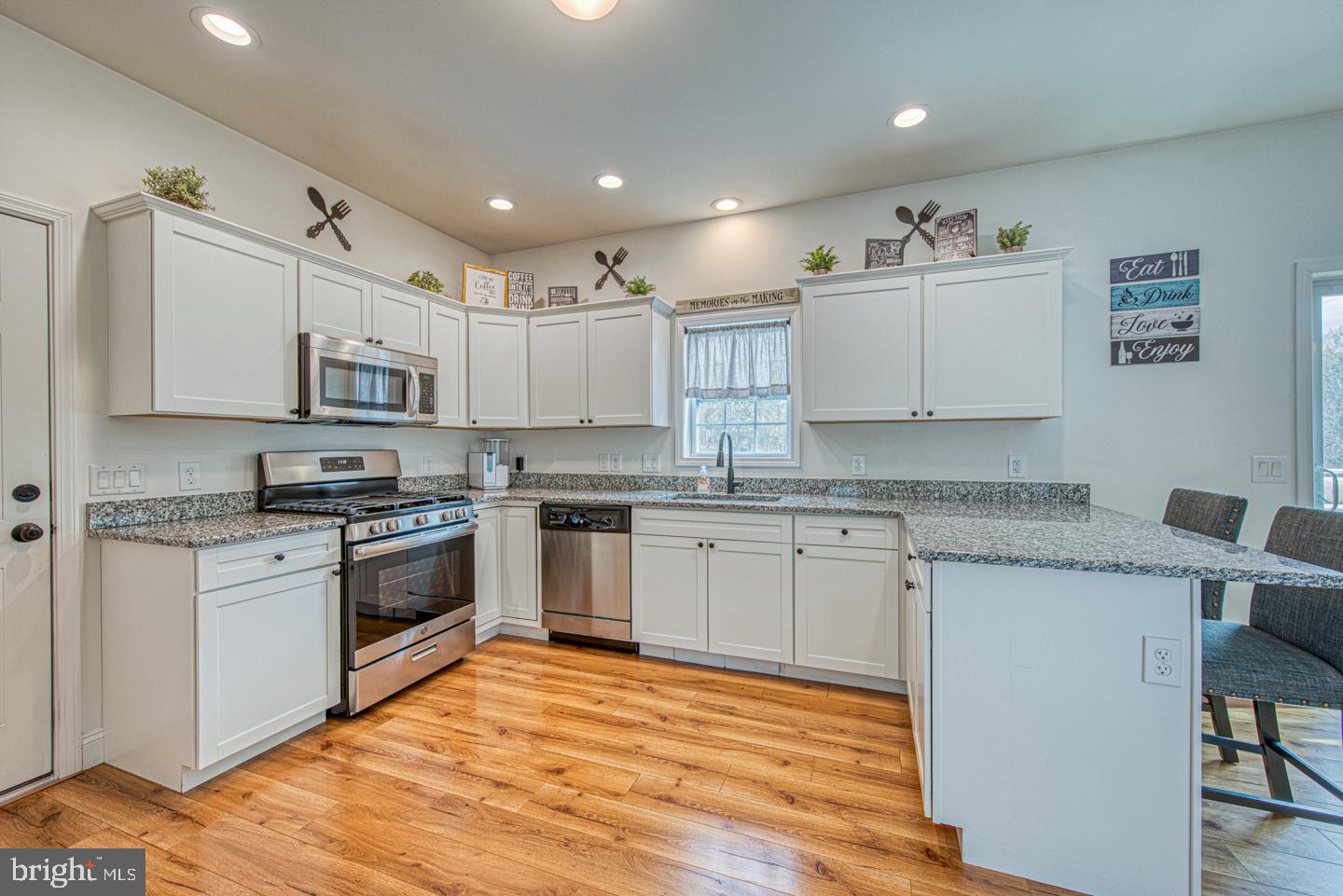 COLONIAL WOODS - Residential