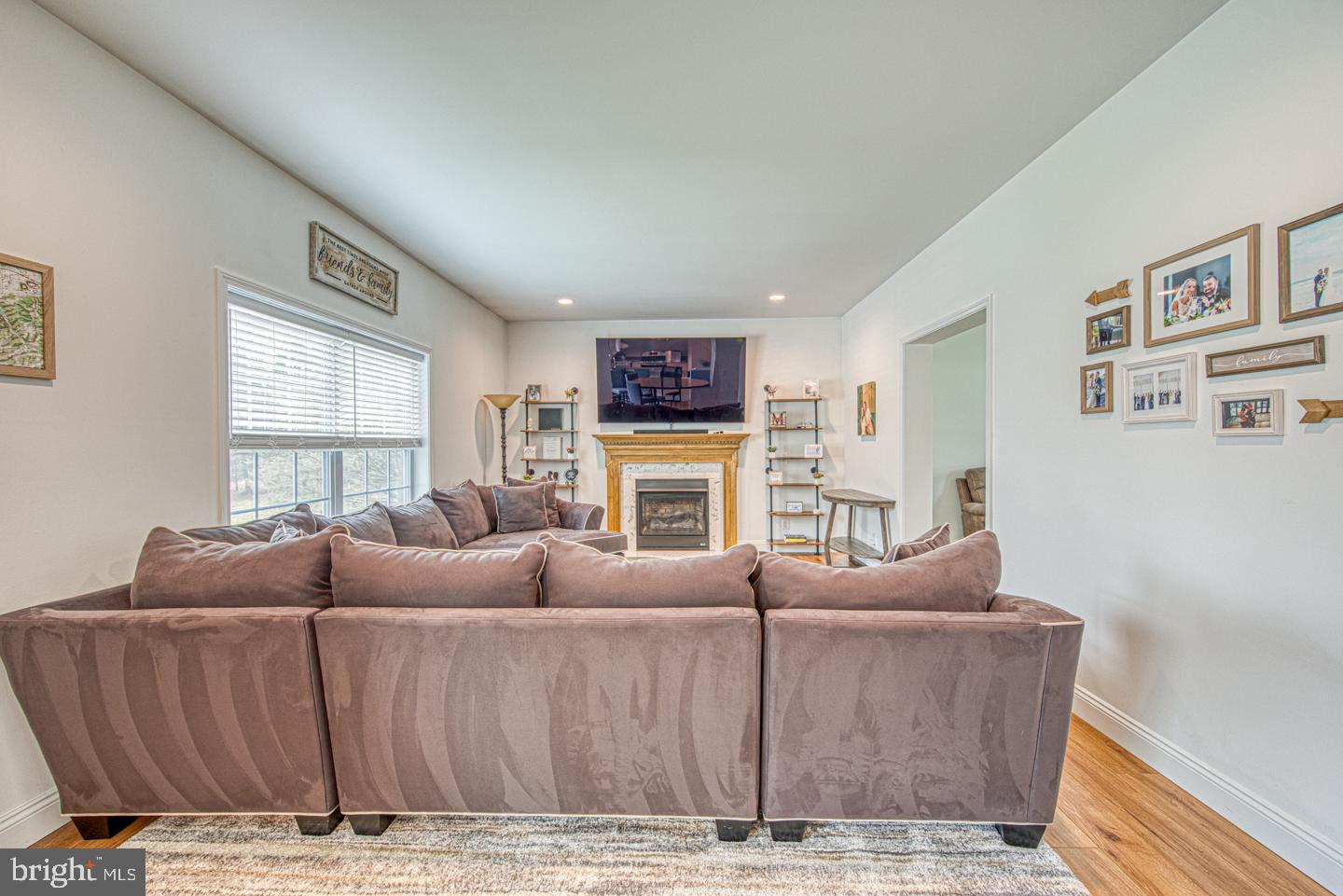 COLONIAL WOODS - Residential