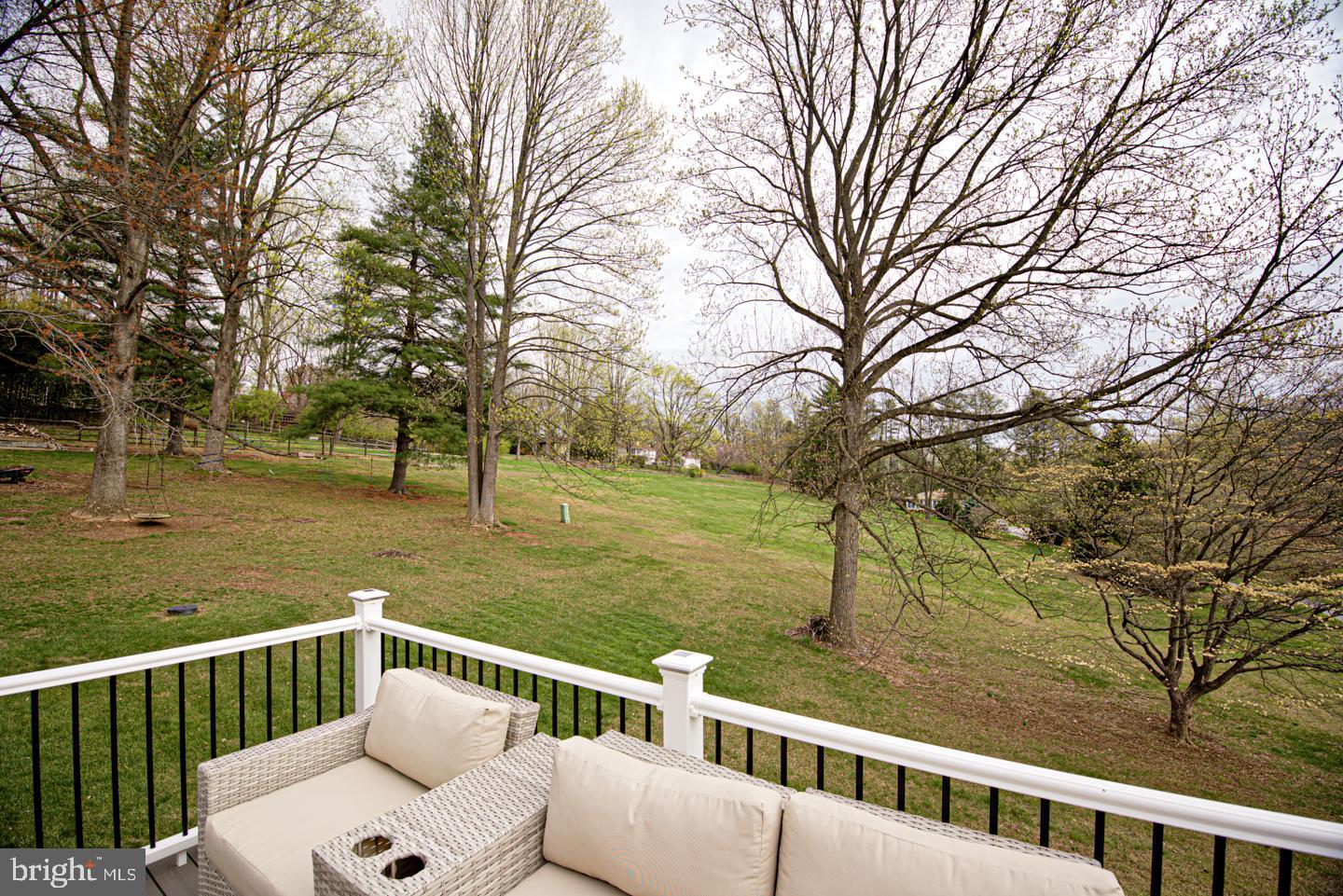 COLONIAL WOODS - Residential