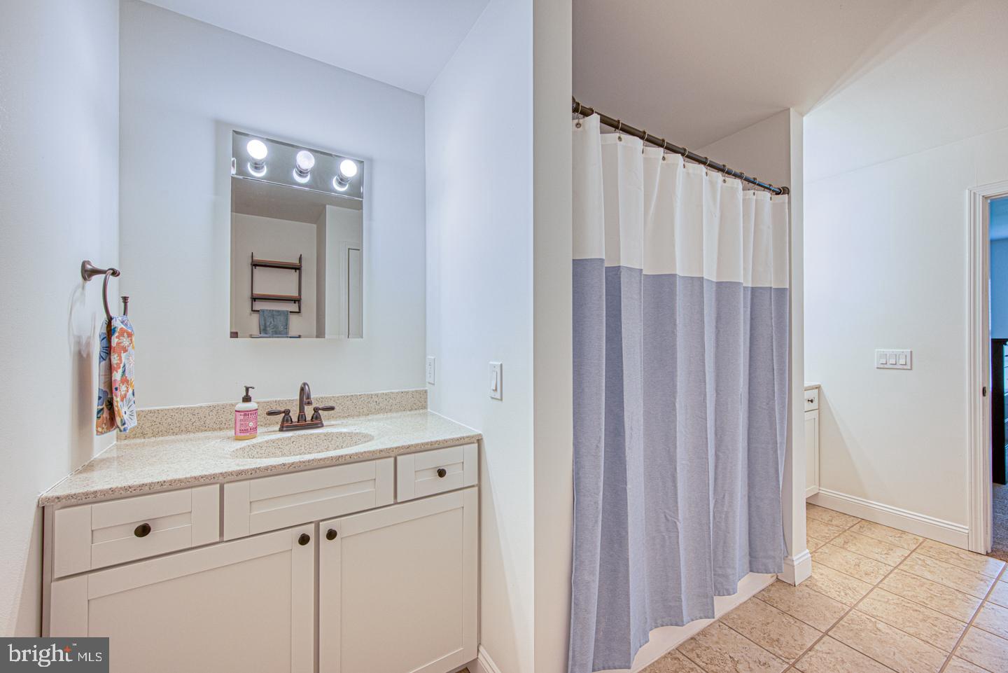 COLONIAL WOODS - Residential