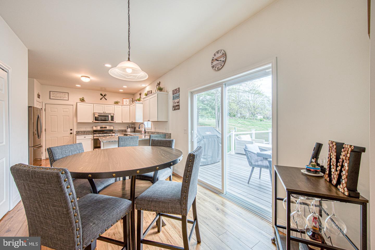 COLONIAL WOODS - Residential