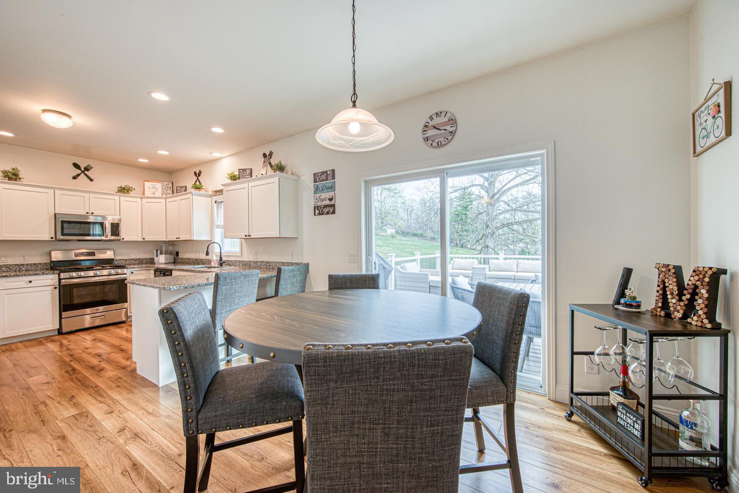 COLONIAL WOODS - Residential