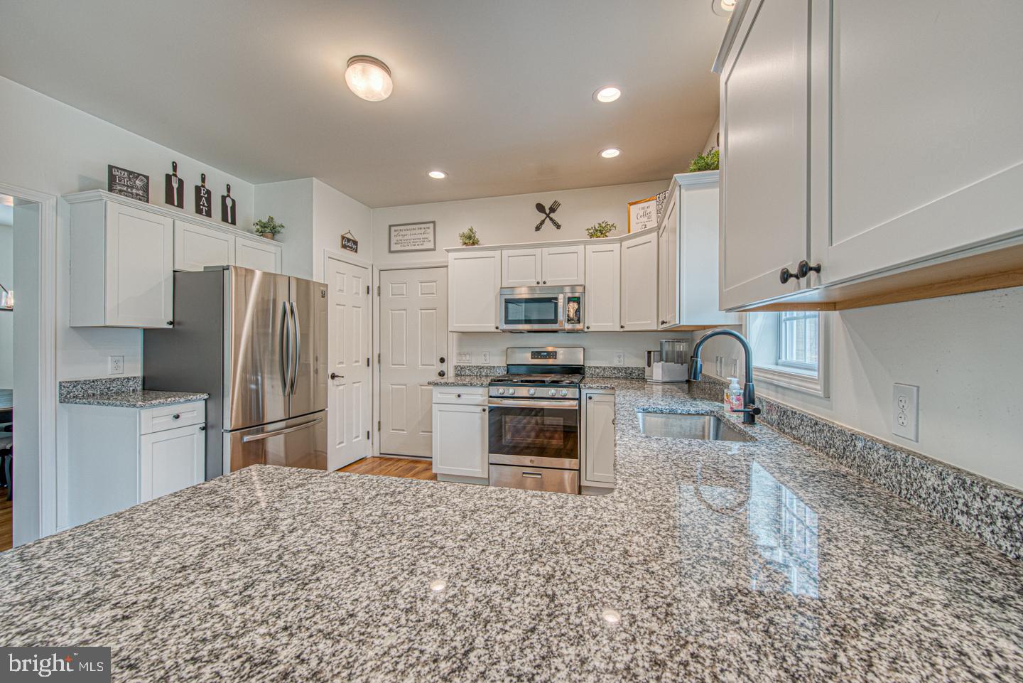 COLONIAL WOODS - Residential