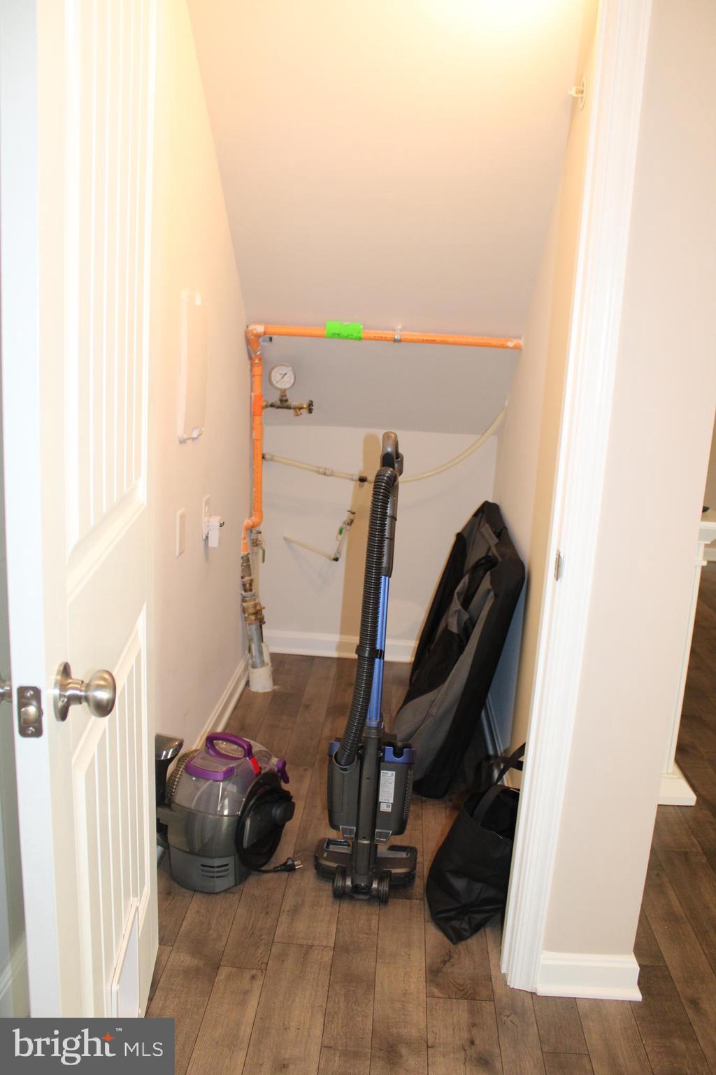 HUNTER'S CREST - Residential