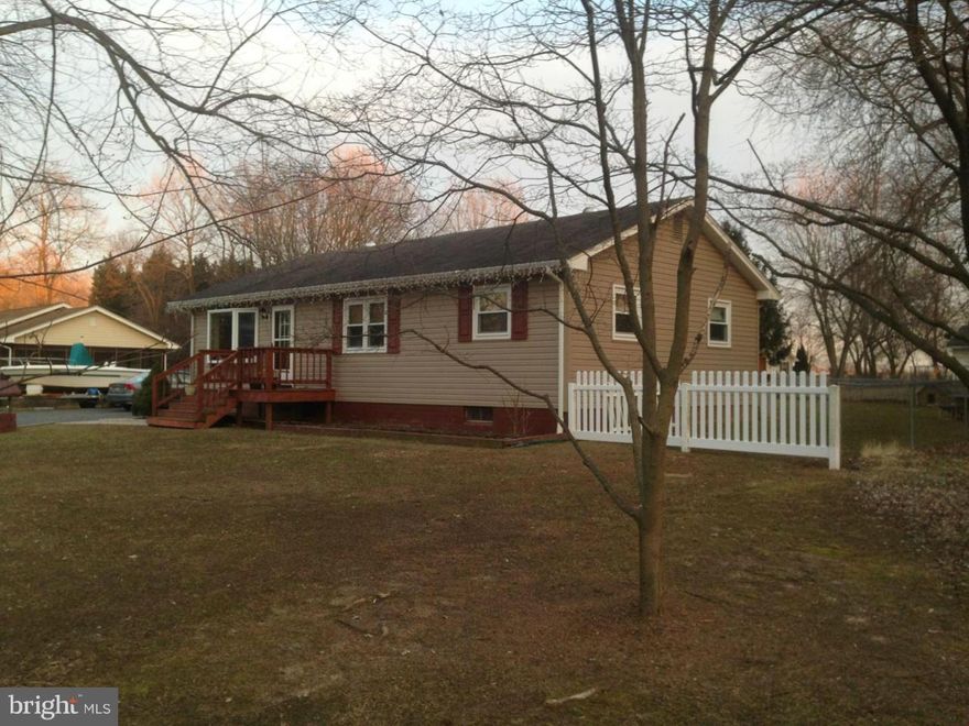 Well maintained home in water privileged Chester harbor. Home has been remodeled over the years to include newer windows, siding, paint, tile work, flooring, doors, HVAC. Drive way has been expanded for lots of room, yard fully fenced with large deck over looking huge back yard. This is a great opportunity to buy for less then rent would be and is move in ready %100 financing maybe available