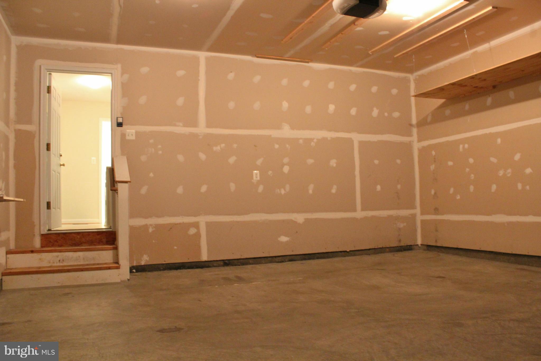 ENGLAND RUN NORTH - Residential Lease