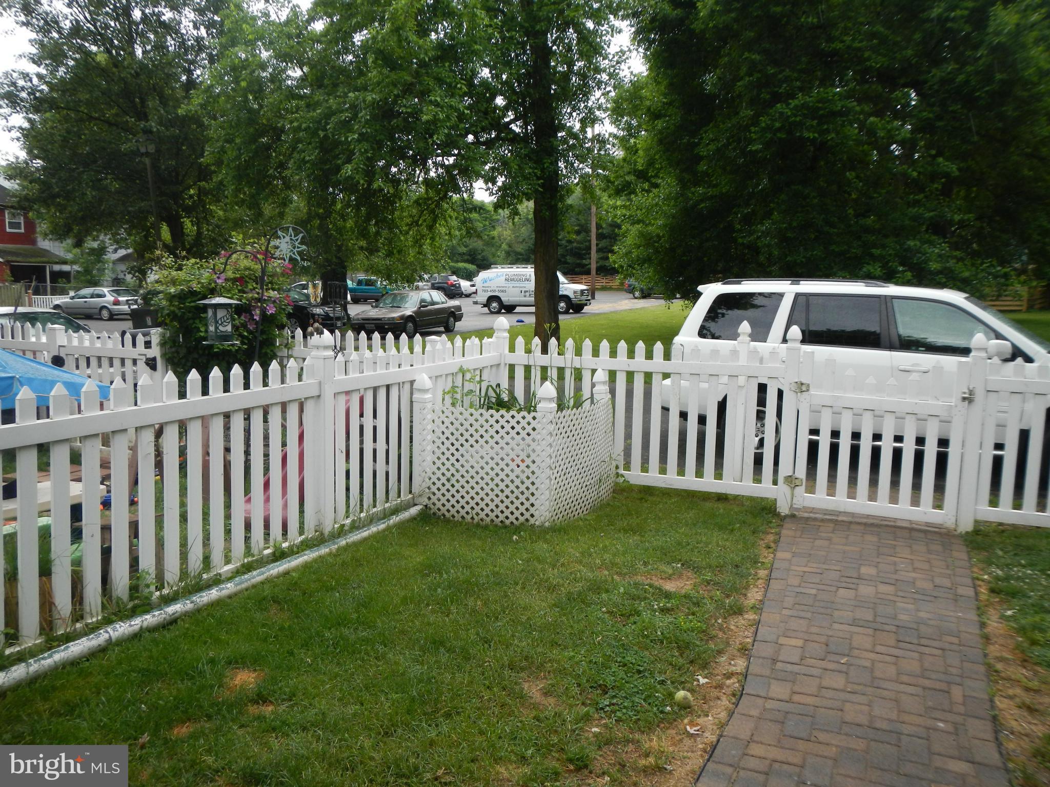 ROCK SPRING - Residential Lease