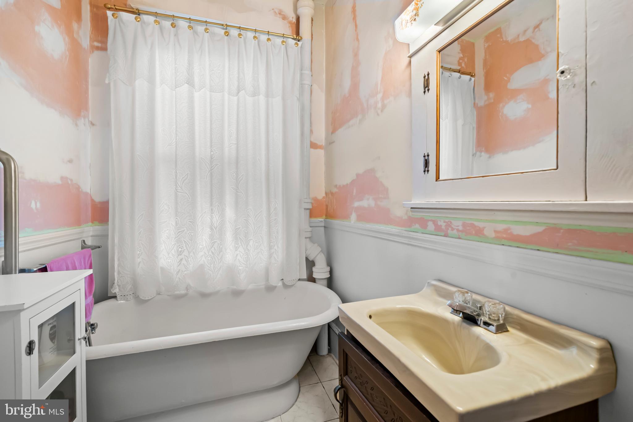 CLARENDON - Residential