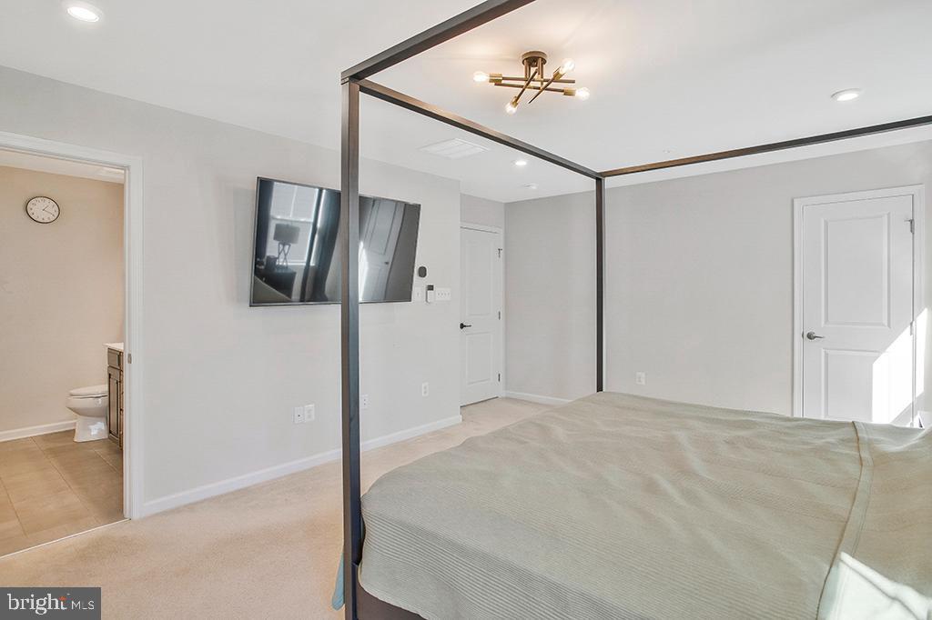 CREEKSIDE VILLAGE - Residential