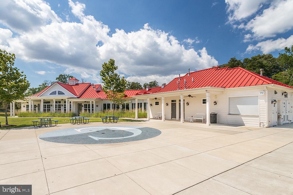 CREEKSIDE VILLAGE - Residential