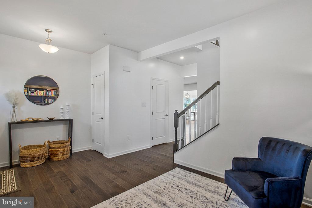 CREEKSIDE VILLAGE - Residential