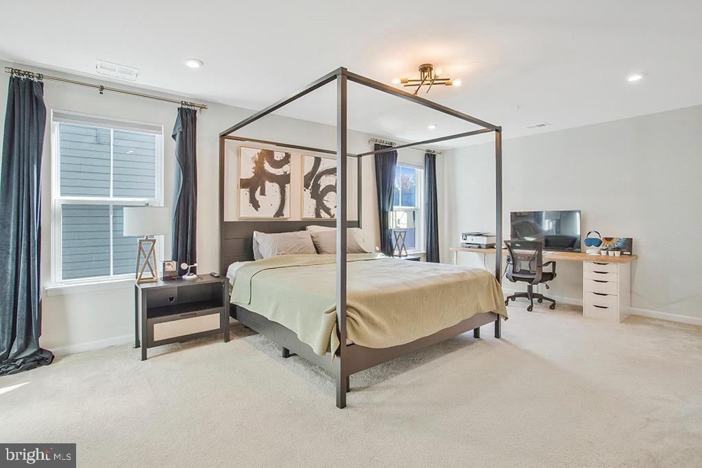 CREEKSIDE VILLAGE - Residential