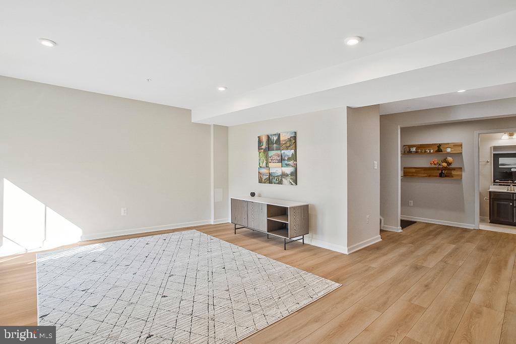 CREEKSIDE VILLAGE - Residential