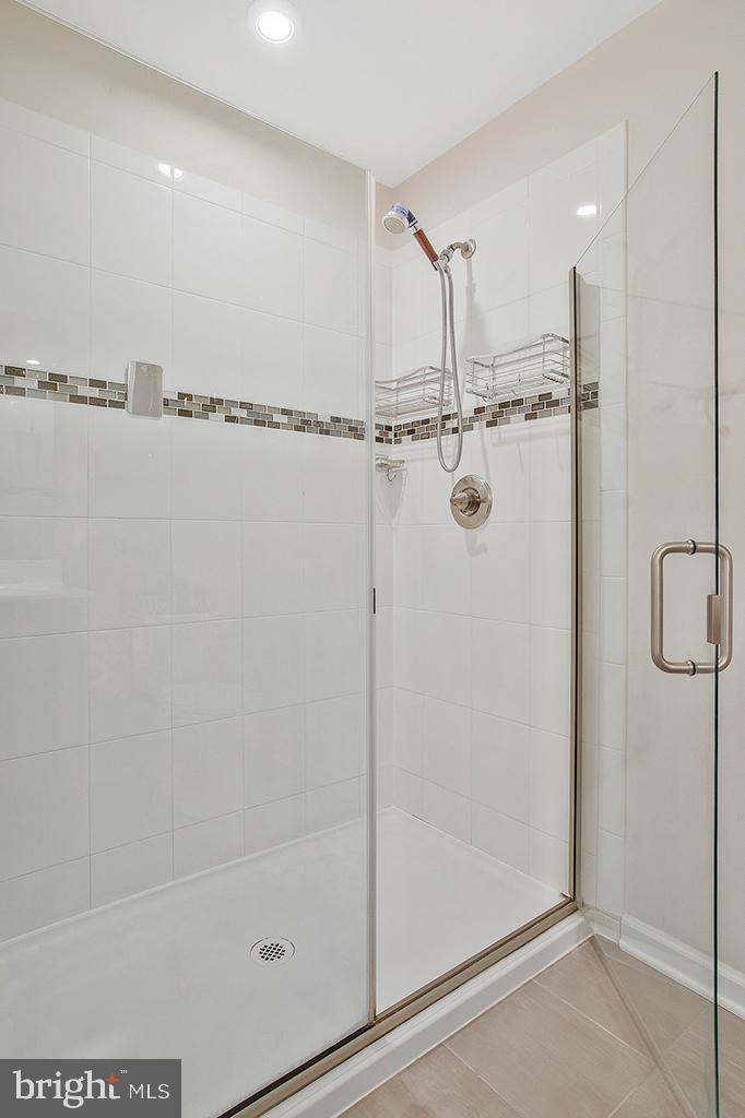 CREEKSIDE VILLAGE - Residential