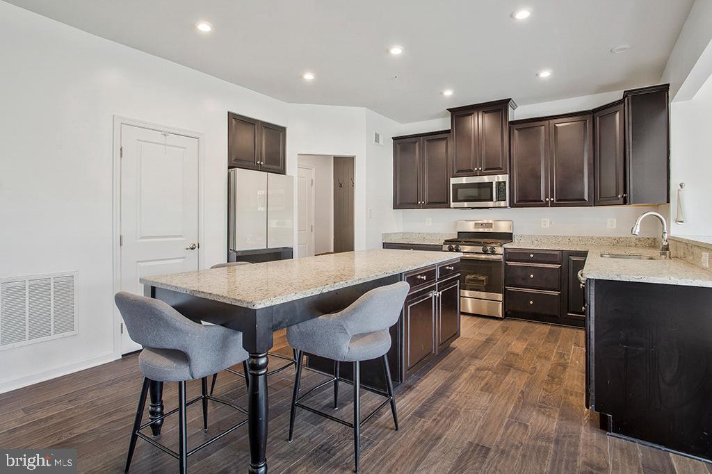 CREEKSIDE VILLAGE - Residential