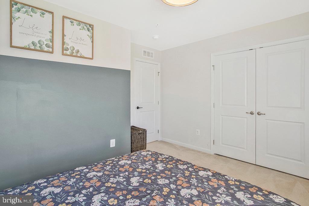 CREEKSIDE VILLAGE - Residential