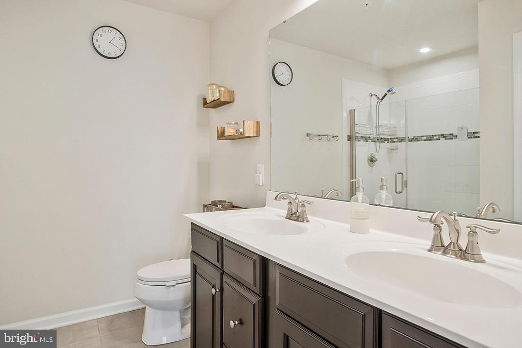 CREEKSIDE VILLAGE - Residential