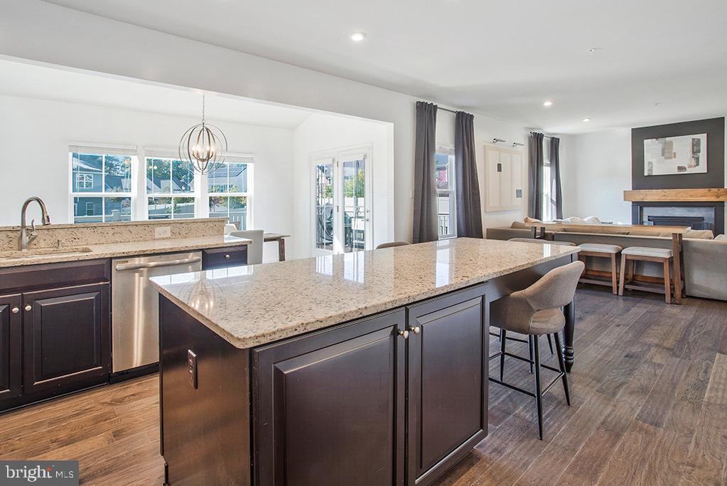 CREEKSIDE VILLAGE - Residential