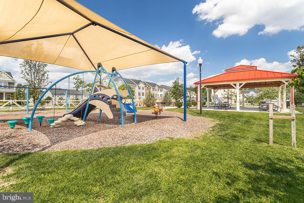 CREEKSIDE VILLAGE - Residential