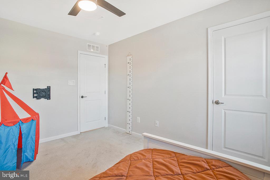 CREEKSIDE VILLAGE - Residential