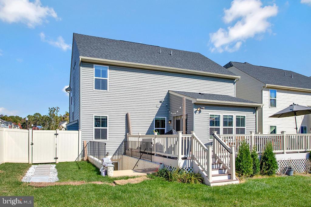 CREEKSIDE VILLAGE - Residential