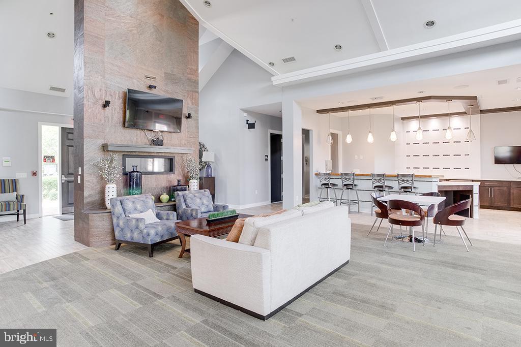 CREEKSIDE VILLAGE - Residential