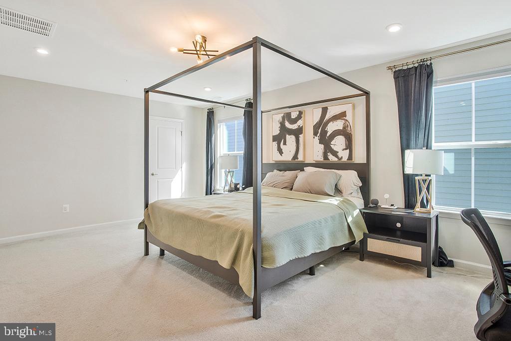 CREEKSIDE VILLAGE - Residential