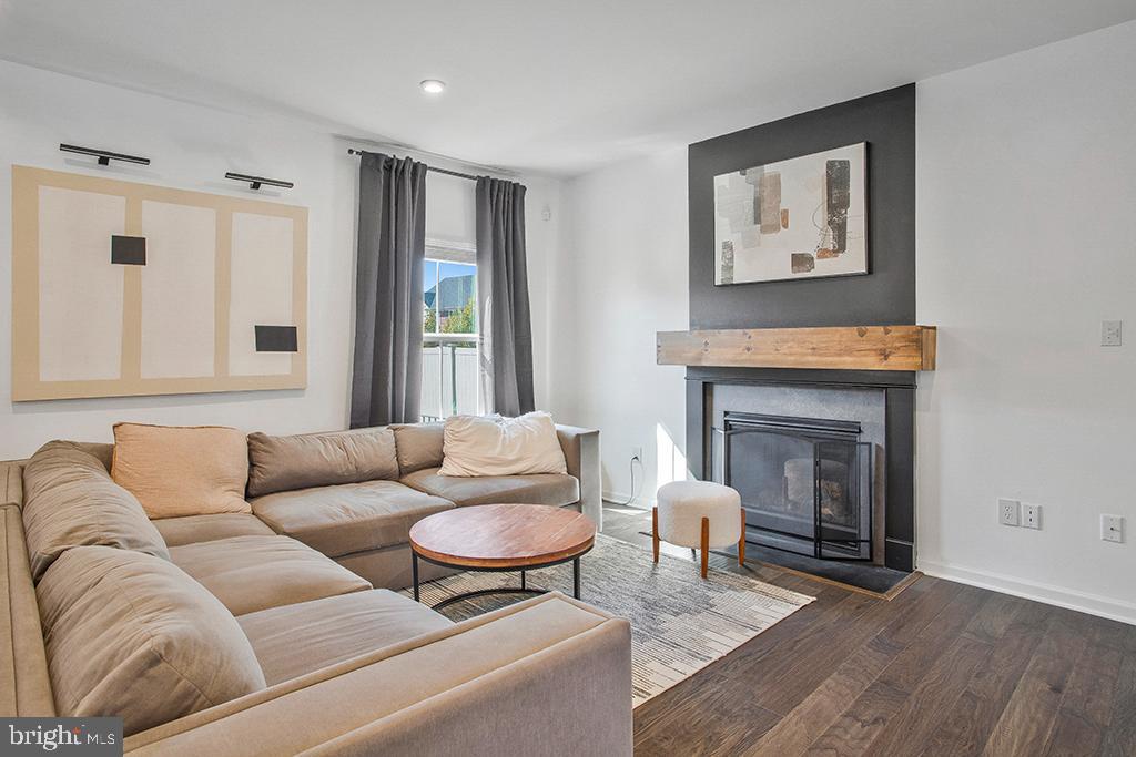 CREEKSIDE VILLAGE - Residential