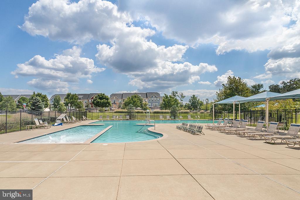 CREEKSIDE VILLAGE - Residential