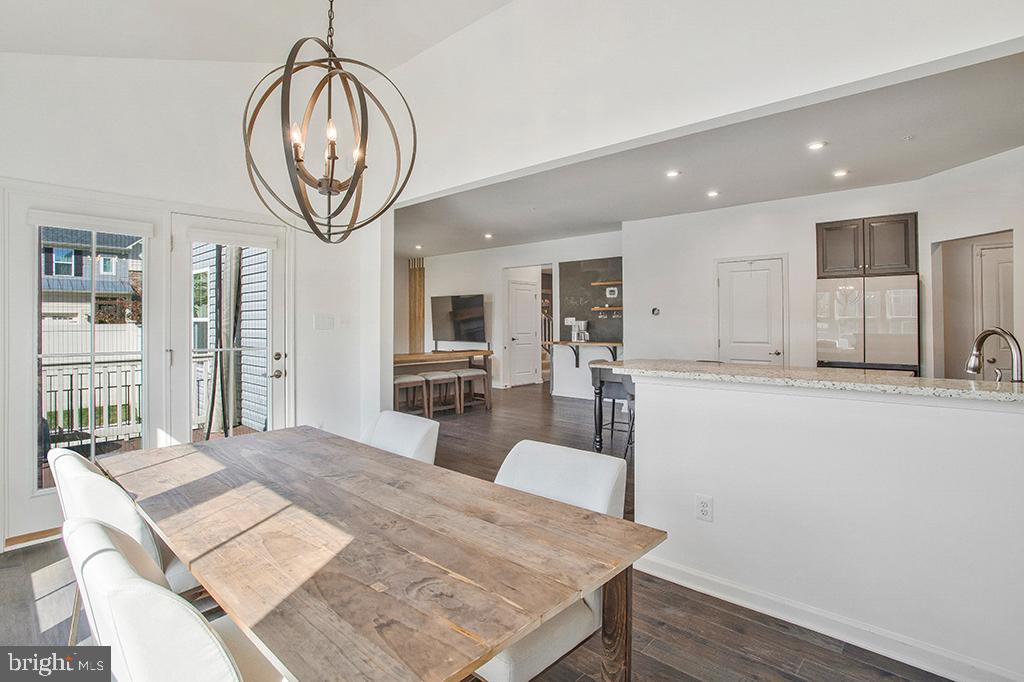 CREEKSIDE VILLAGE - Residential