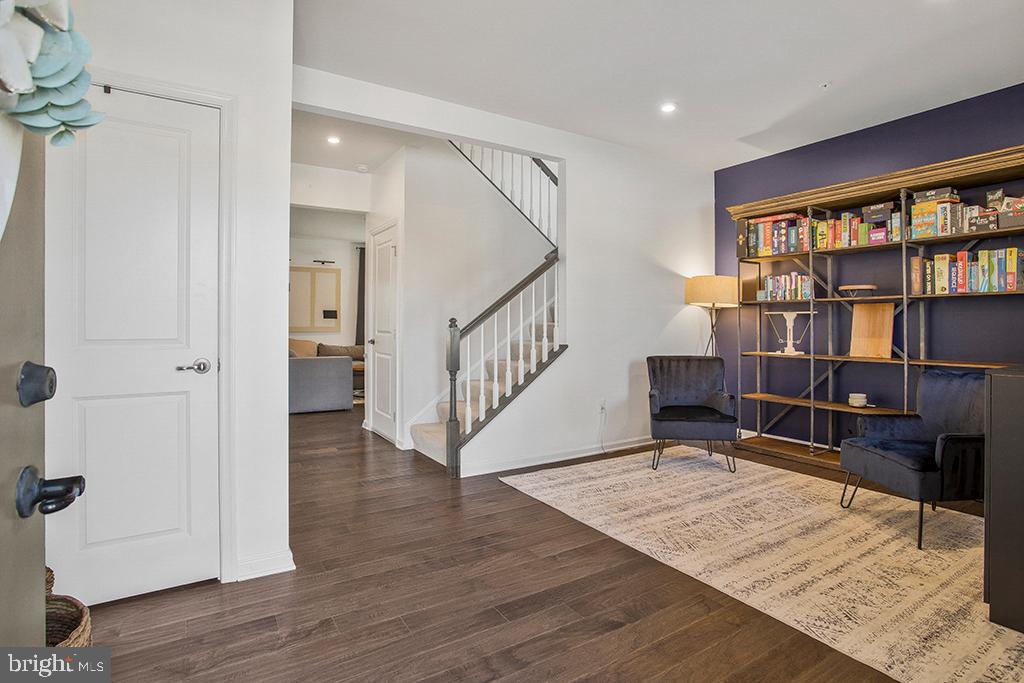 CREEKSIDE VILLAGE - Residential