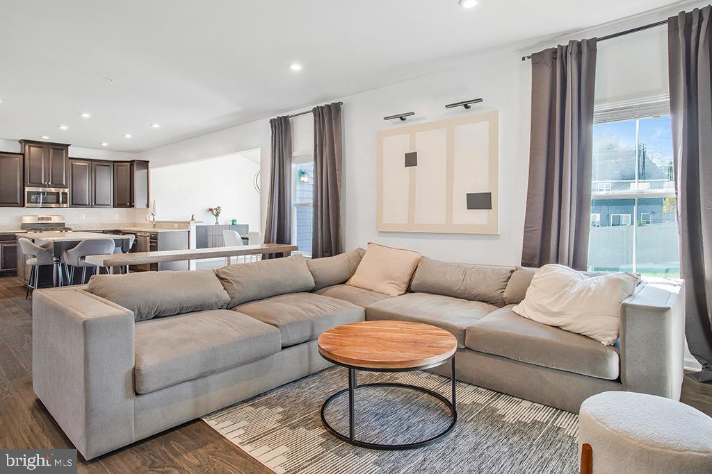 CREEKSIDE VILLAGE - Residential