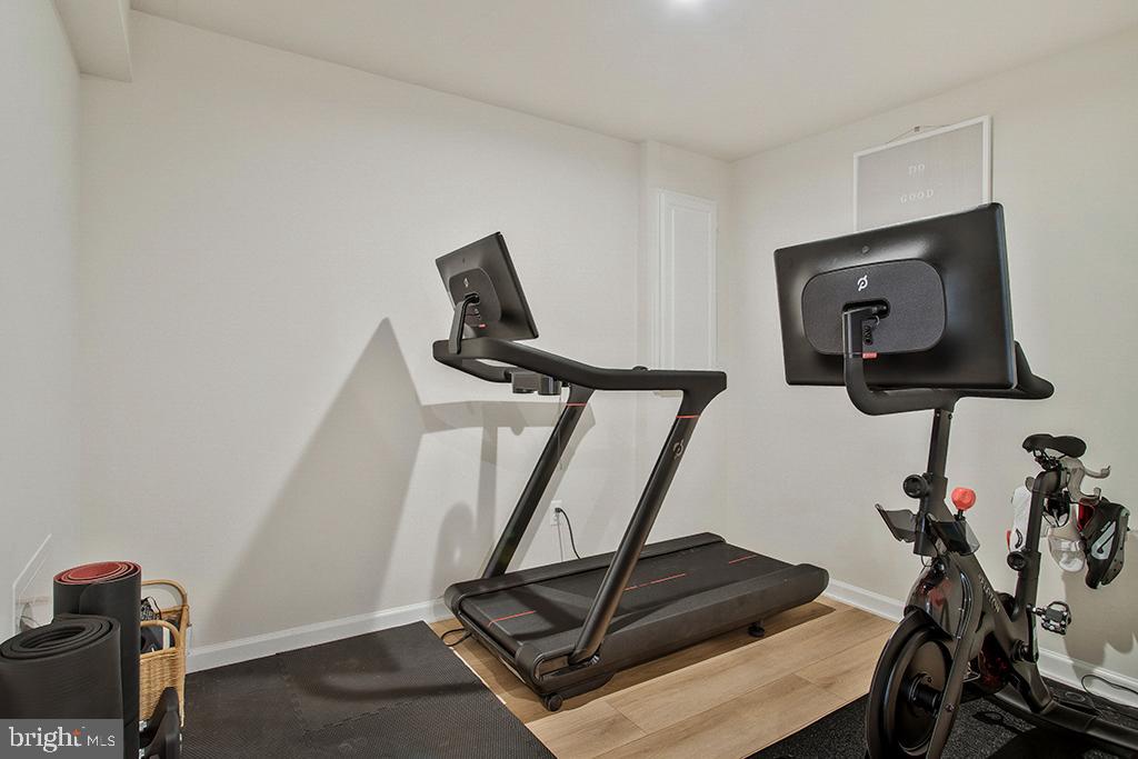 CREEKSIDE VILLAGE - Residential