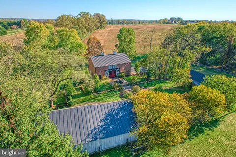 38678 Piggott Bottom Road, Hamilton, VA MLS: VALO2088172